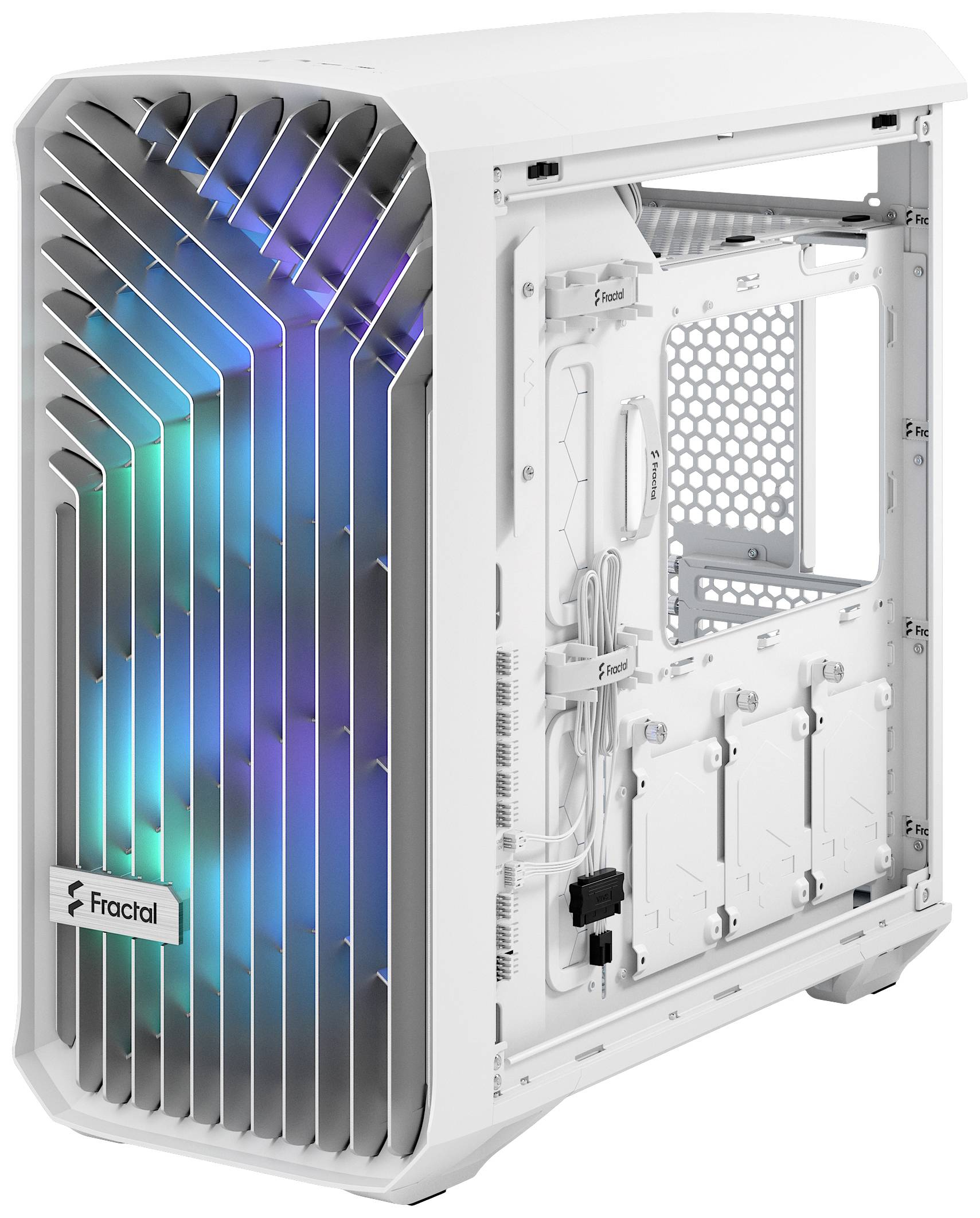 Witte pc-behuizing met open binnenruimte en RGB-verlichting aan de voorkant. Merknaam 'Fractal' zichtbaar.
