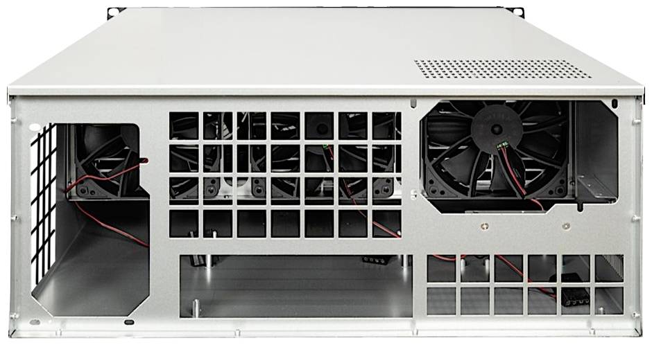 Metalen behuizing van een computertoren met meerdere ventilatormodules aan de achterkant.