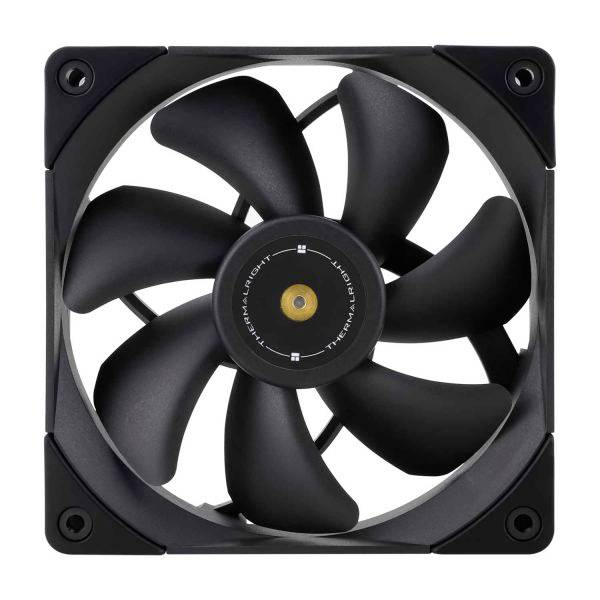 Een zwarte computerventilator met zeven schoepen, gemonteerd in een vierkant frame. Geschikt voor de koeling van pc-componenten.