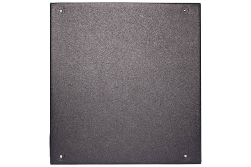 Donkere vierkante metalen plaat met vier schroefgaten in de hoeken.