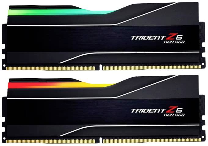 Twee RAM-modules met RGB-verlichting met het opschrift 'Trident Z5 Neo RGB'. Bovenaan groen oplichtend, onderaan rood-geel.