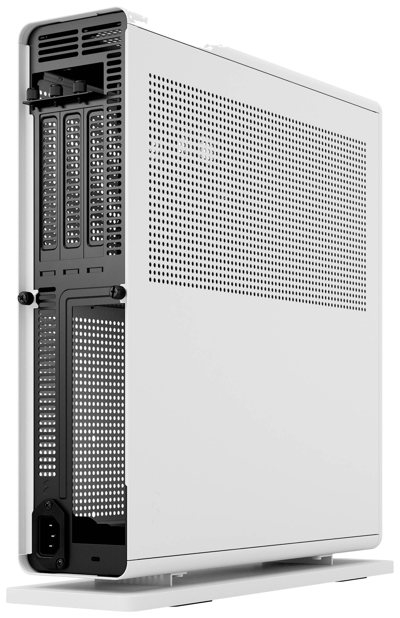 Een wit computerbehuizing met geperforeerde zijwanden, waarop koelingscomponenten en aansluitingen aan de achterkant zichtbaar zijn.