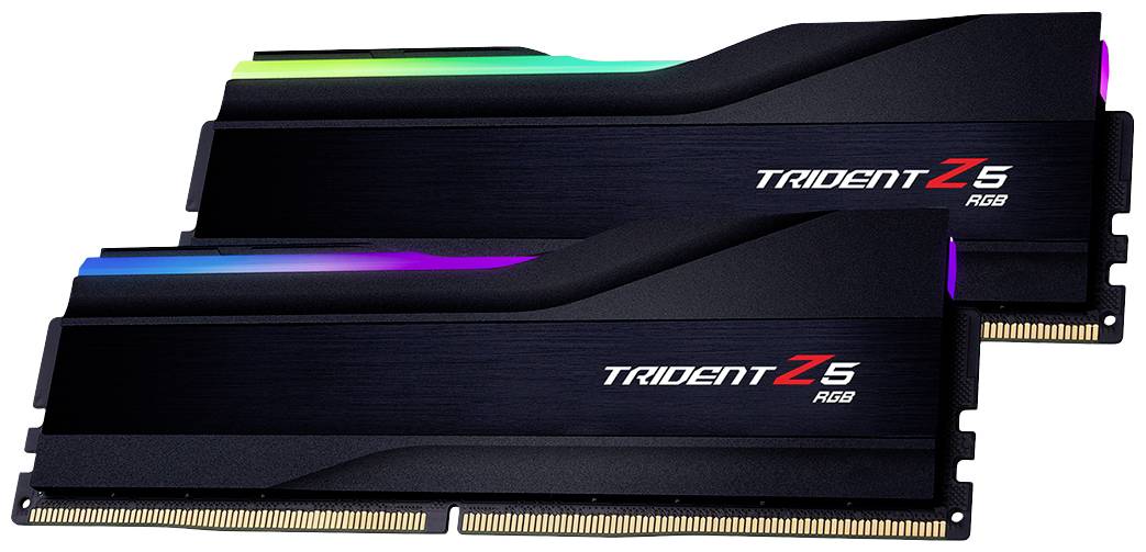 Twee zwarte RAM-modules met RGB-verlichting, waarop 'Trident Z5 RGB' staat, tonen moderne computerdetails.