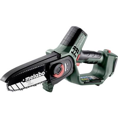Draadloze Metabo minikettingzaag met zwarte bladbescherming, groen lichaam en handvat op witte achtergrond.