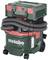 Een groene industriële stofzuiger van Metabo met een rode deksel en opgerolde slang. Model 'ASA 20 L PC'. Mobiel op wielen.