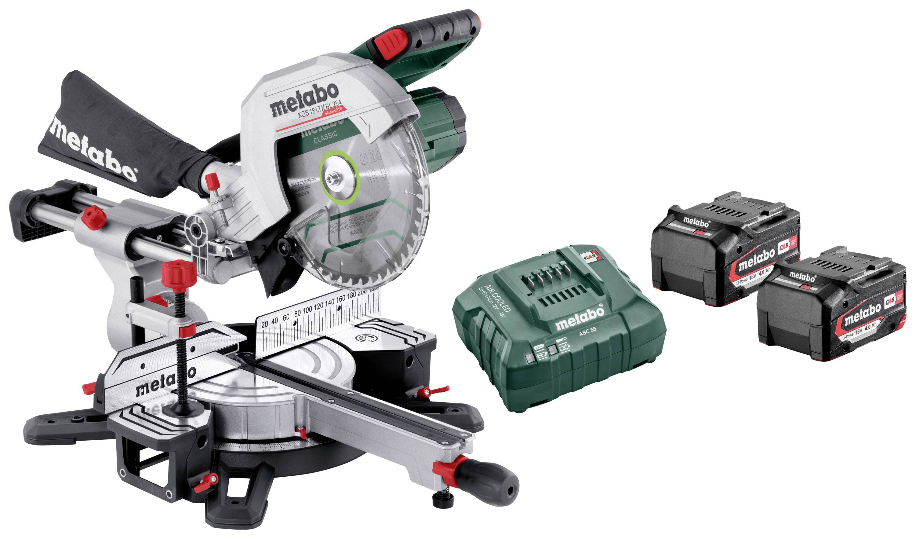 Elektrische kapzaag van Metabo met toebehoren: twee accu's en een oplader.
