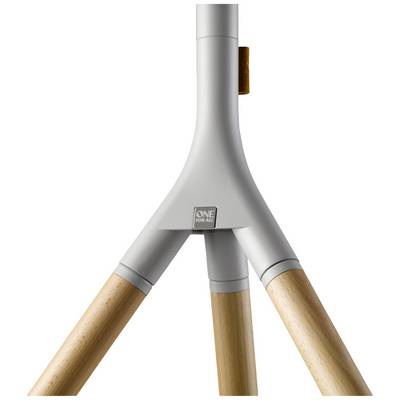 Een statief met een driepoot van hout, verbonden door een zilveren metalen beugel met de opdruk 'One For All'.