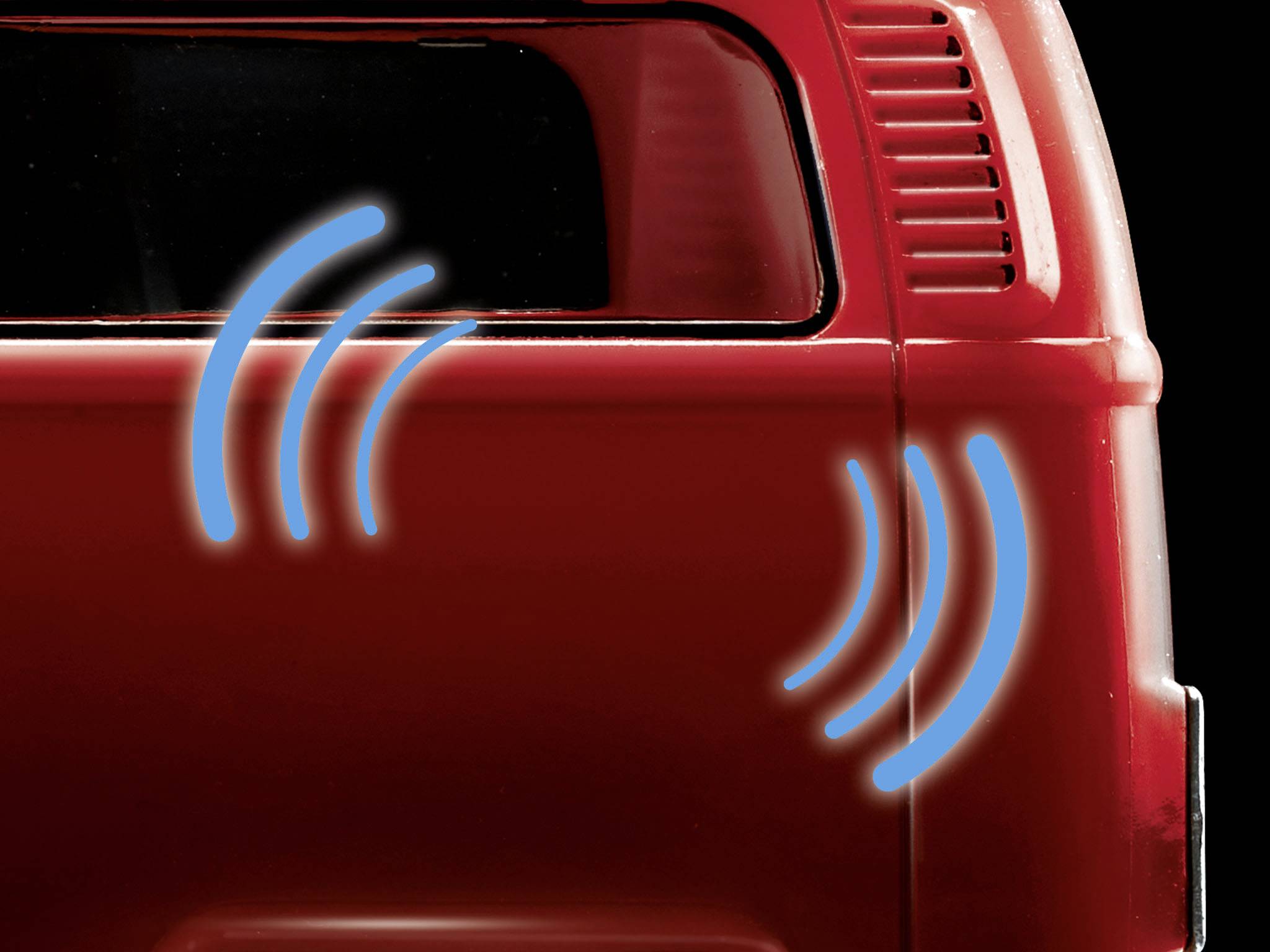 Een rode auto met blauwe lijnen die geluidsgolven voorstellen, wijst op ingebouwde sensoren voor afstands- of bewegingsdetectie.