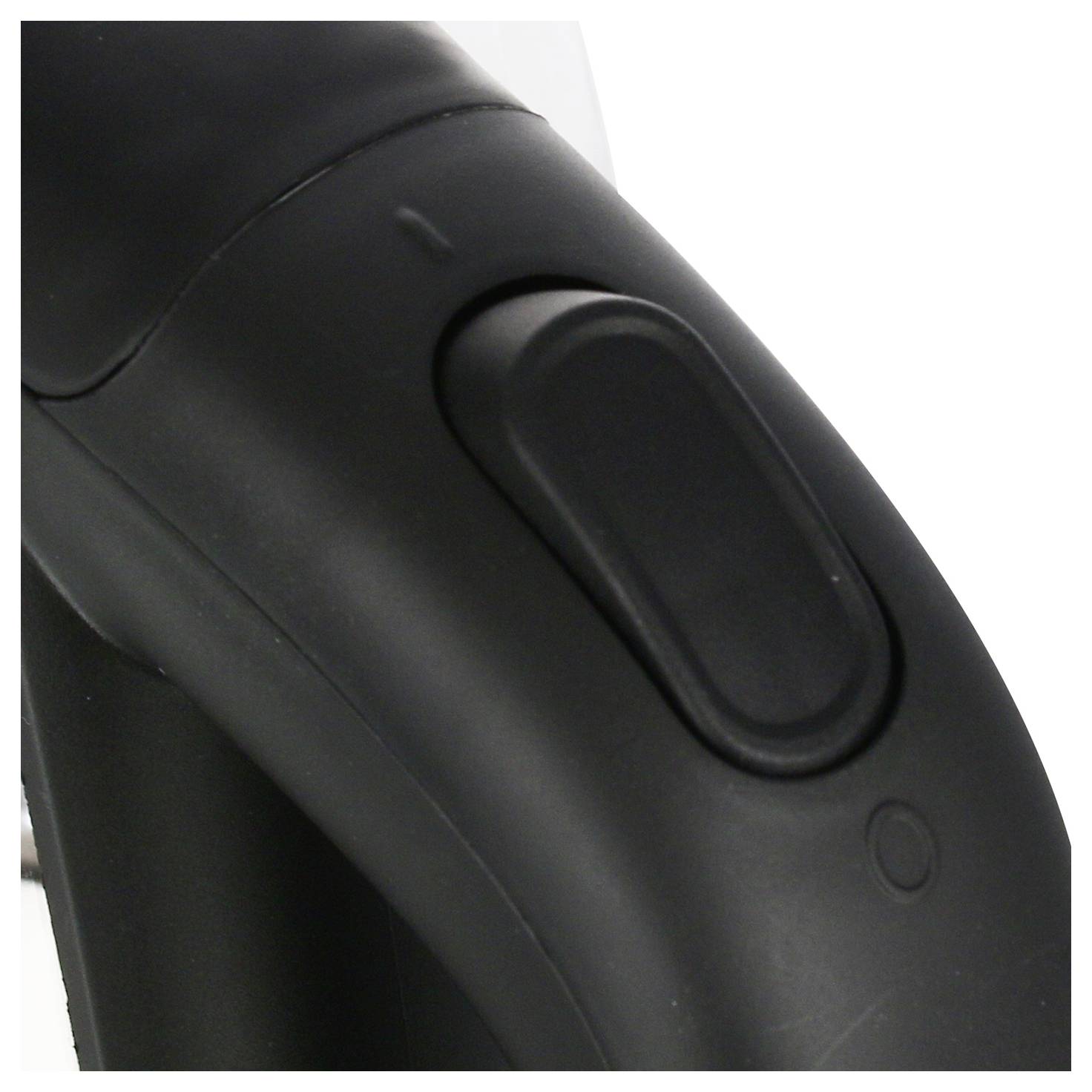 Close-up van een zwarte kunststof handgreep met een grote rechthoekige knop en een kleinere ronde knop eronder.