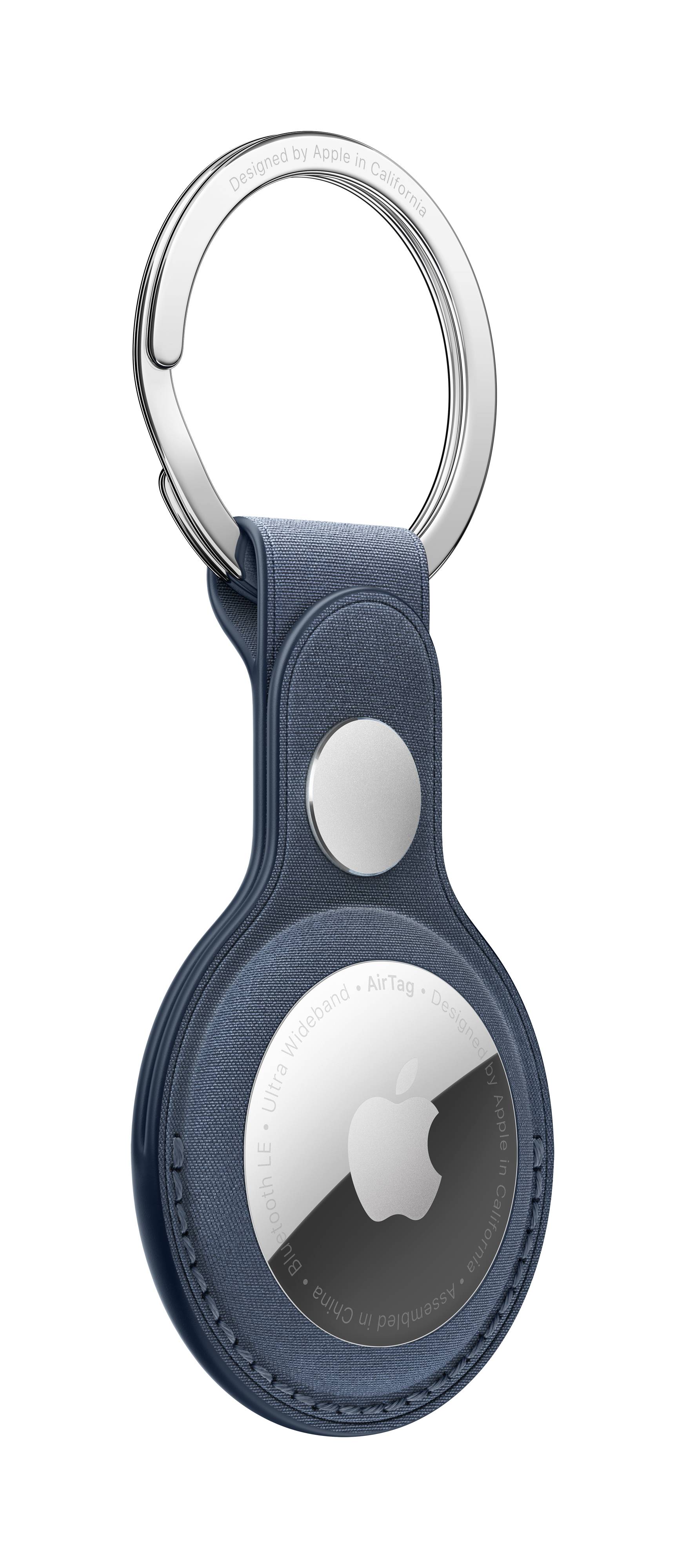 Sleutelhanger met ronde tracker, zilveren behuizing, blauw leren band, glanzend oppervlak met gegraveerd logo.