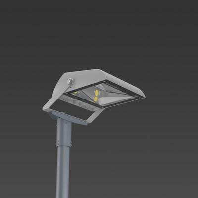 Straatlantaarn met een moderne, schuin geplaatste LED-lampenkap op een grijze metalen mast, tegen een donkere achtergrond.