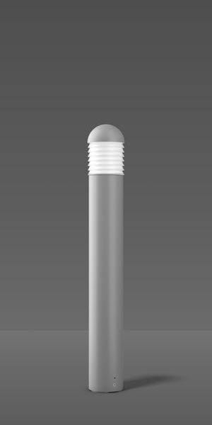 Grijze cilindrische buitenlamp met een geribbelde lichtunit, staand op een grijze ondergrond voor een grijze achtergrond.