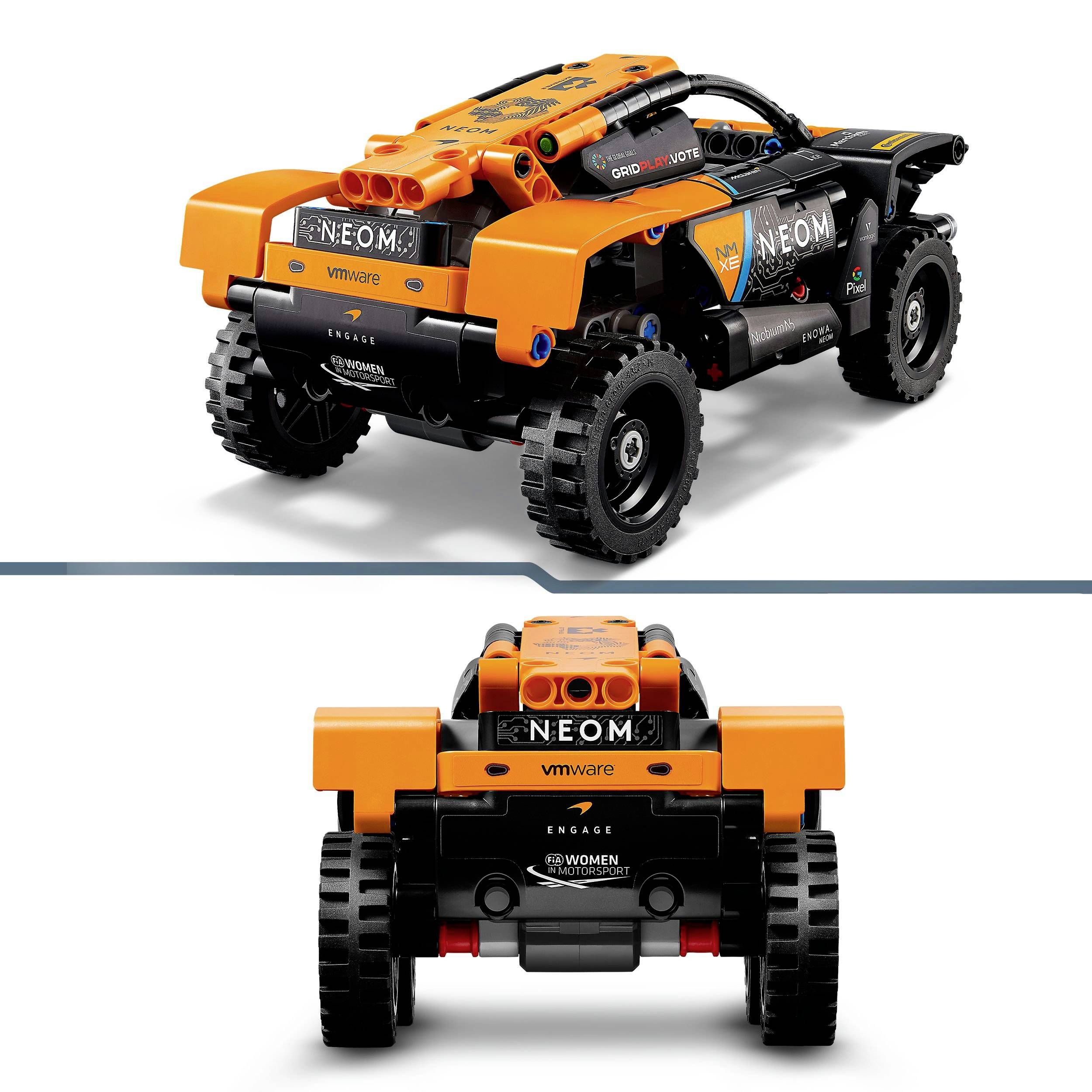Een oranje-zwarte speelgoedauto met de opdruk 'NEOM' en logo's aan de achterkant, gepresenteerd vanuit twee perspectieven.
