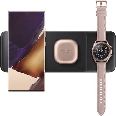Een smartphone, draadloos laadpad, bronzen oordopjes in een etui en een smartwatch met een roségouden bandje, die allemaal tegelijkertijd worden opgeladen.