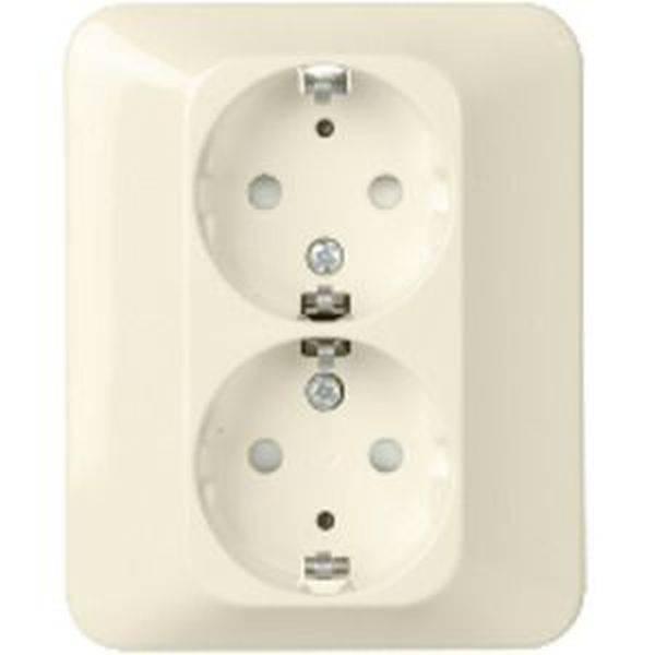 Dubbele witte wandcontactdoos met twee ronde aansluitingen, geschikt voor standaard elektrische aansluitingen binnenshuis.