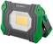 Draagbare LED-werkverlichting met groen-zwarte behuizing. Geschikt voor gebruik in werkplaatsen of op bouwlocaties.