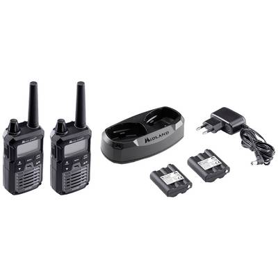 'Twee walkietalkies met oplader en twee batterijen, klaar voor gebruik, op een witte achtergrond.'