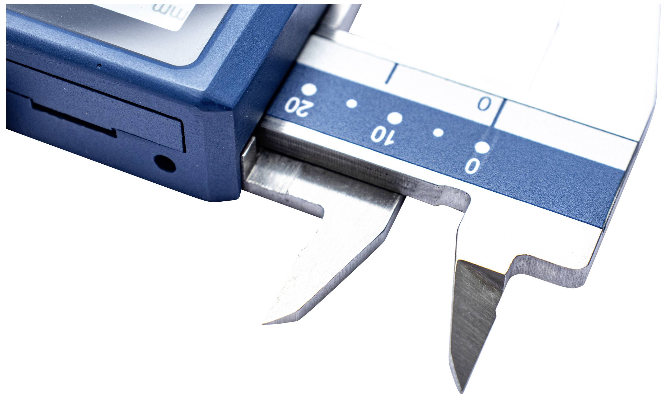 Close-up van een blauwe digitale schuifmaat die een maatvoering met millimeterschaal weergeeft. Slank ontwerp, precisie-meetinstrument.