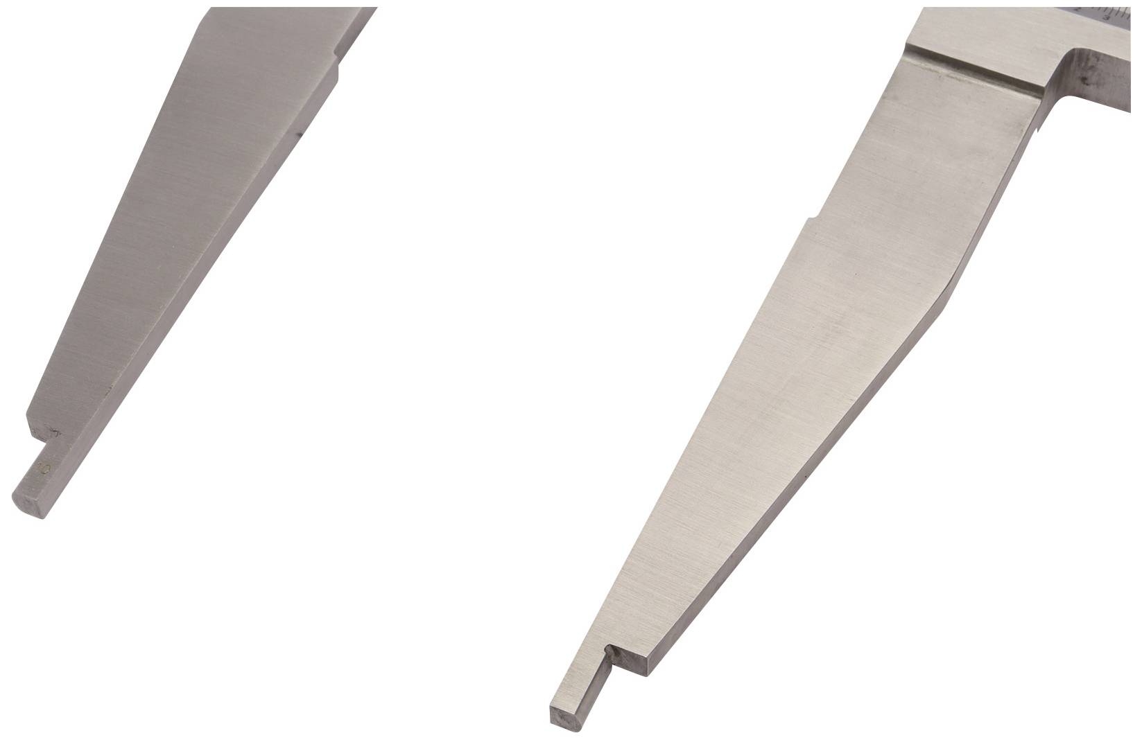 Close-upfoto van een schuifmaat met twee parallelle metalen punten, gebruikt voor nauwkeurige metingen van objecten.