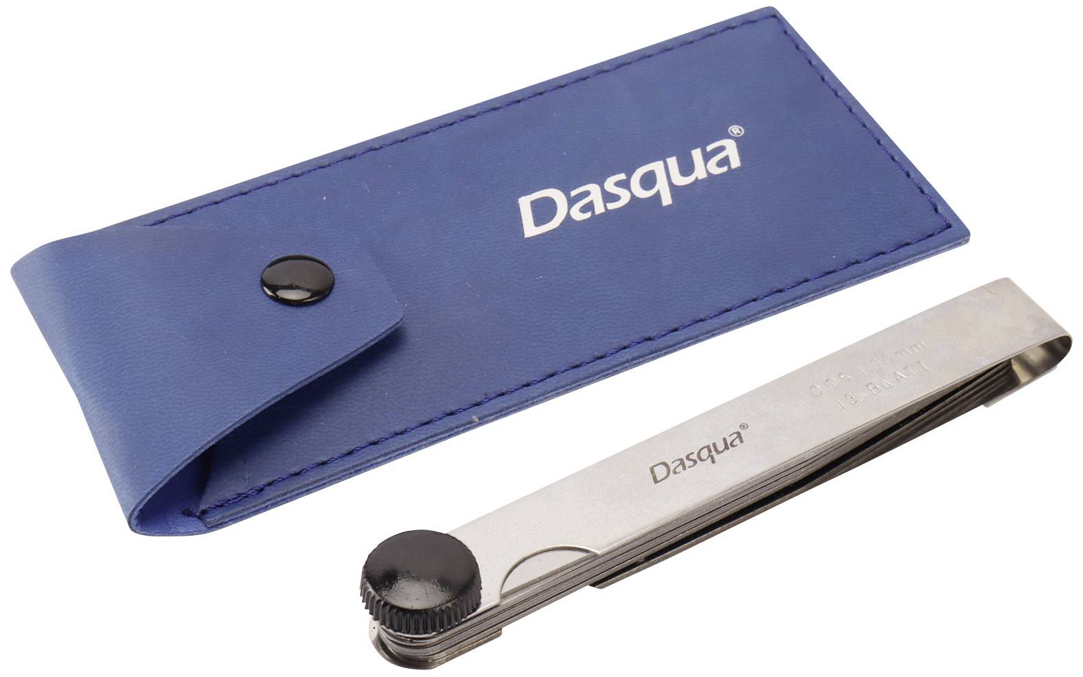 Een metalen gereedschap op een blauwe tas met het opschrift 'Dasqua'.