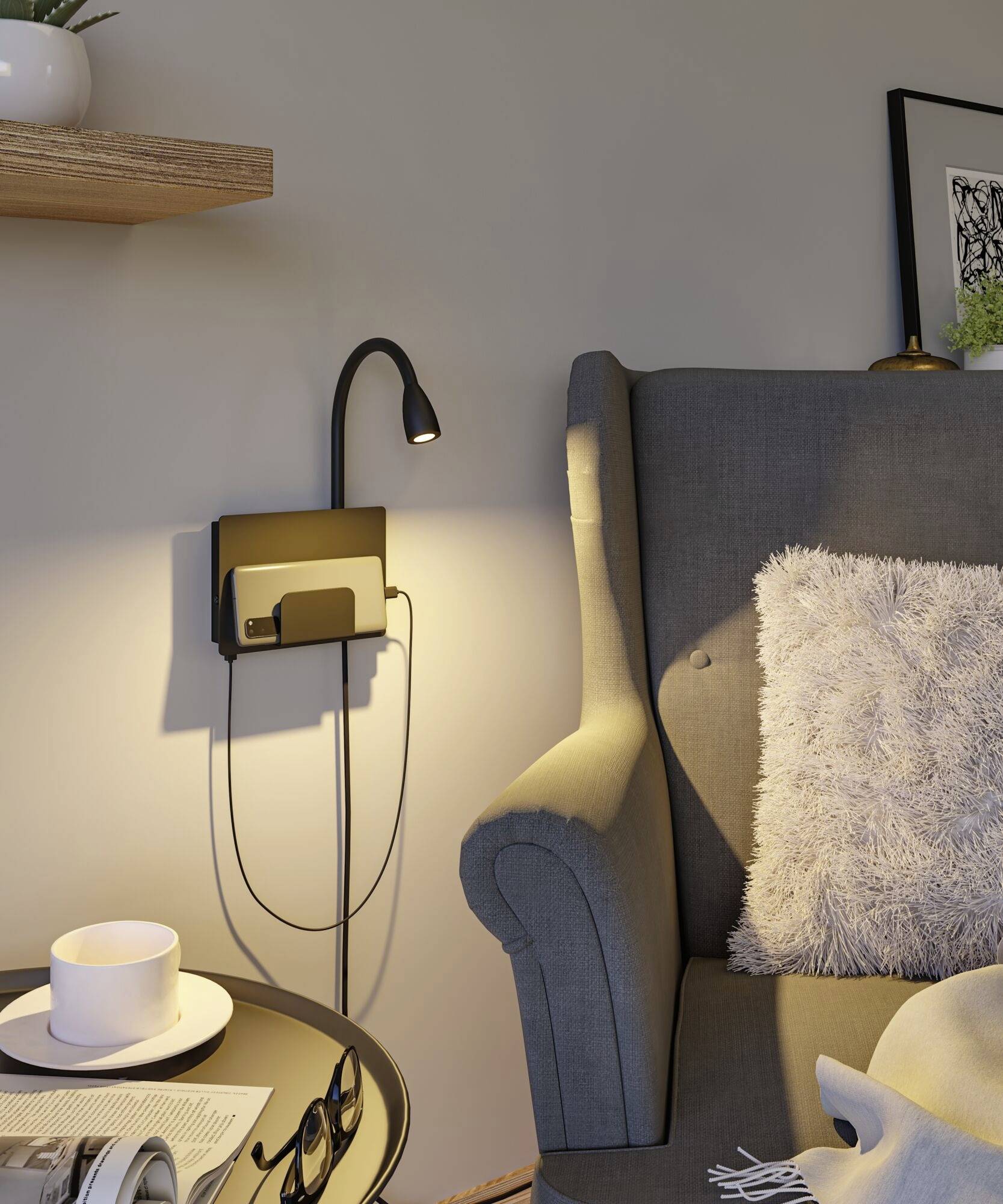 Een gezellige leunstoel met een deken staat naast een bijzettafel met een kopje en een bril. Aan de muur hangt een leeslamp.