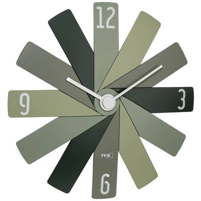 Een moderne wandklok met twaalf verschillende gekleurde, overlappende rechthoekige stroken in plaats van cijfers; toont 10:10 uur.