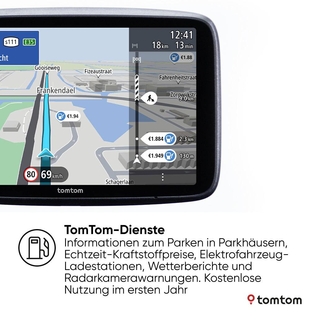 Een navigatieapparaat toont een kaart met een geplande route. Links bovenaan zijn afstanden en bestemmingen zichtbaar, onderaan staat een snelheidsmelding.