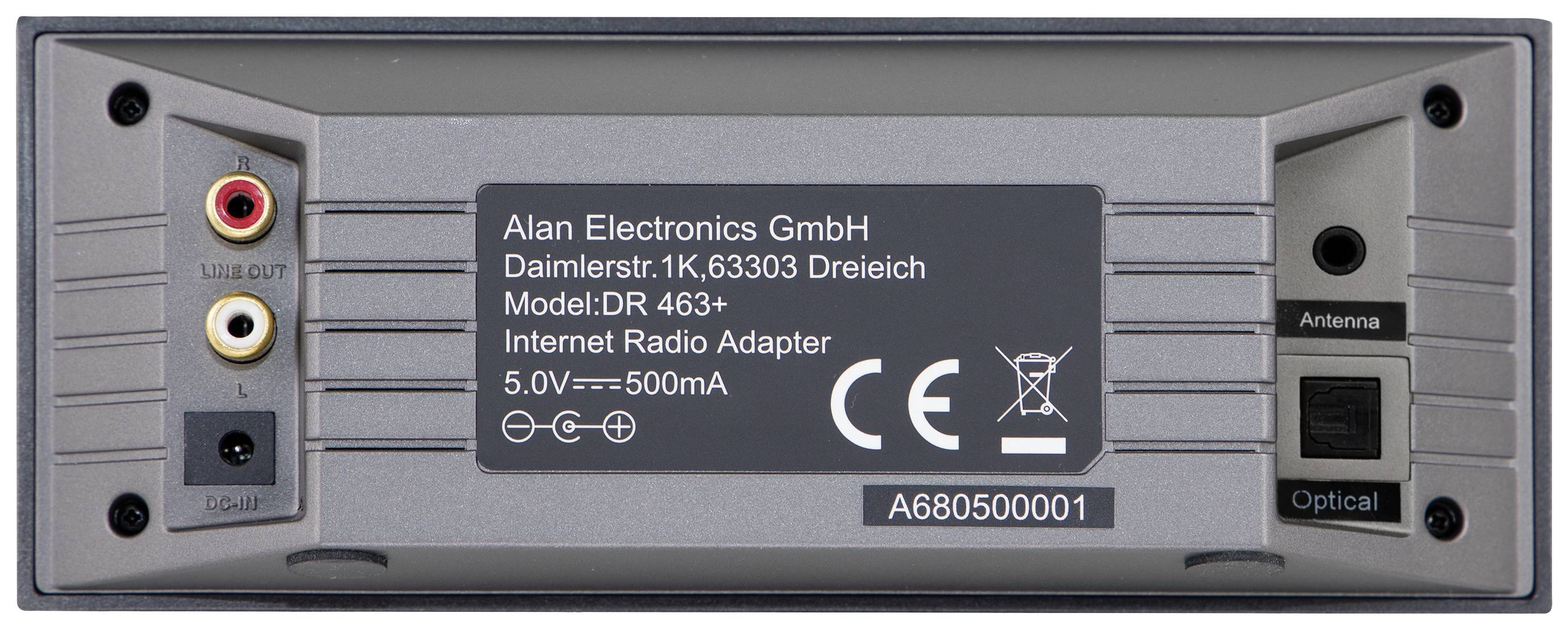 Achterkant van een internet-radioadapter met aansluitingsmogelijkheden: Cinch-uitgangen voor audio, USB-poort, antenne- en optische uitgang.