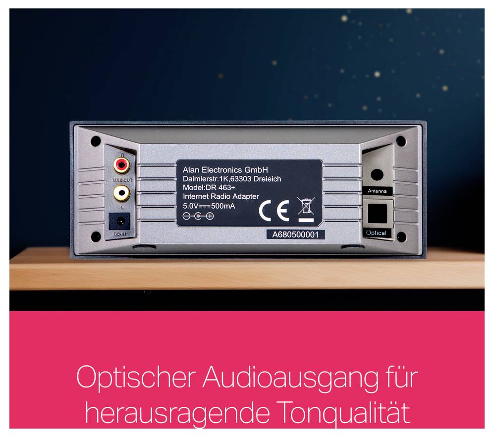 Achteraanzicht van een internet-radioadapter met optische audio-uitgang en USB om een uitzonderlijke geluidskwaliteit te leveren.