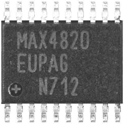 Een microchip met het opschrift 'MAX4820 EUPAG N712'. Hij heeft 16 pinnen en wordt gebruikt in elektronische schakelingen.