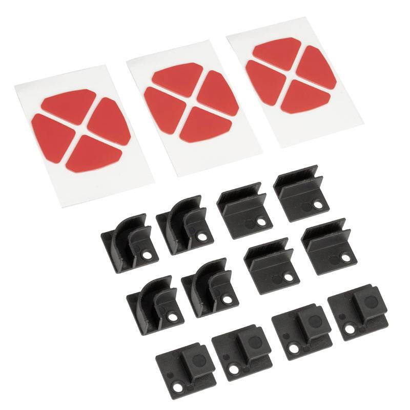 Rode, zeshoekige anti-slip pads en zwarte kabelhouders voor kabelbeheer.