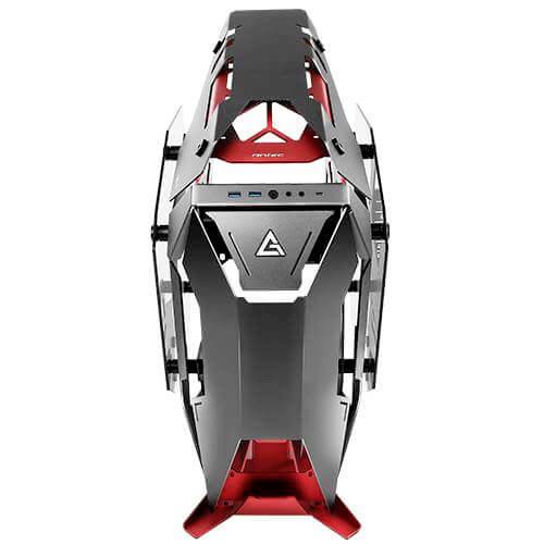 Zilver-zwart computerbehuizing met futuristisch ontwerp, driehoekig raam bovenaan en rode voet. Vier USB-poorten zichtbaar.