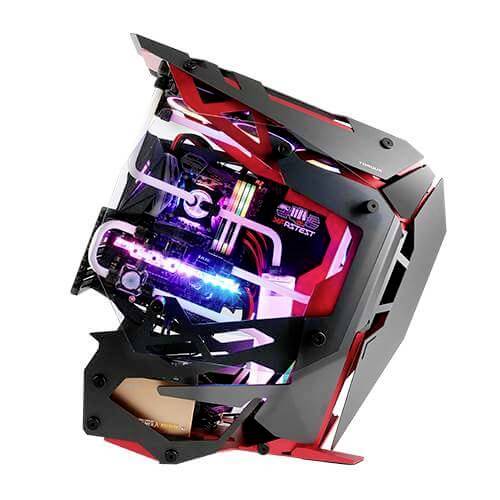 Een futuristisch vormgegeven gaming-pc met open behuizing, moderne componenten, LED-verlichting en een opvallend design.