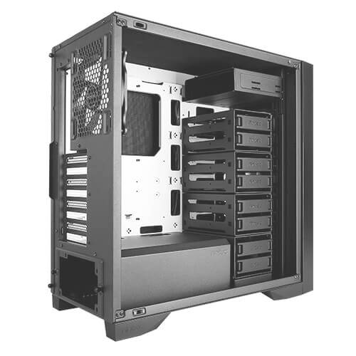 Open computerbehuizing met meerdere schijfruimtes, ventilatoren en aansluitingsmogelijkheden. Klaar voor hardware-installatie.