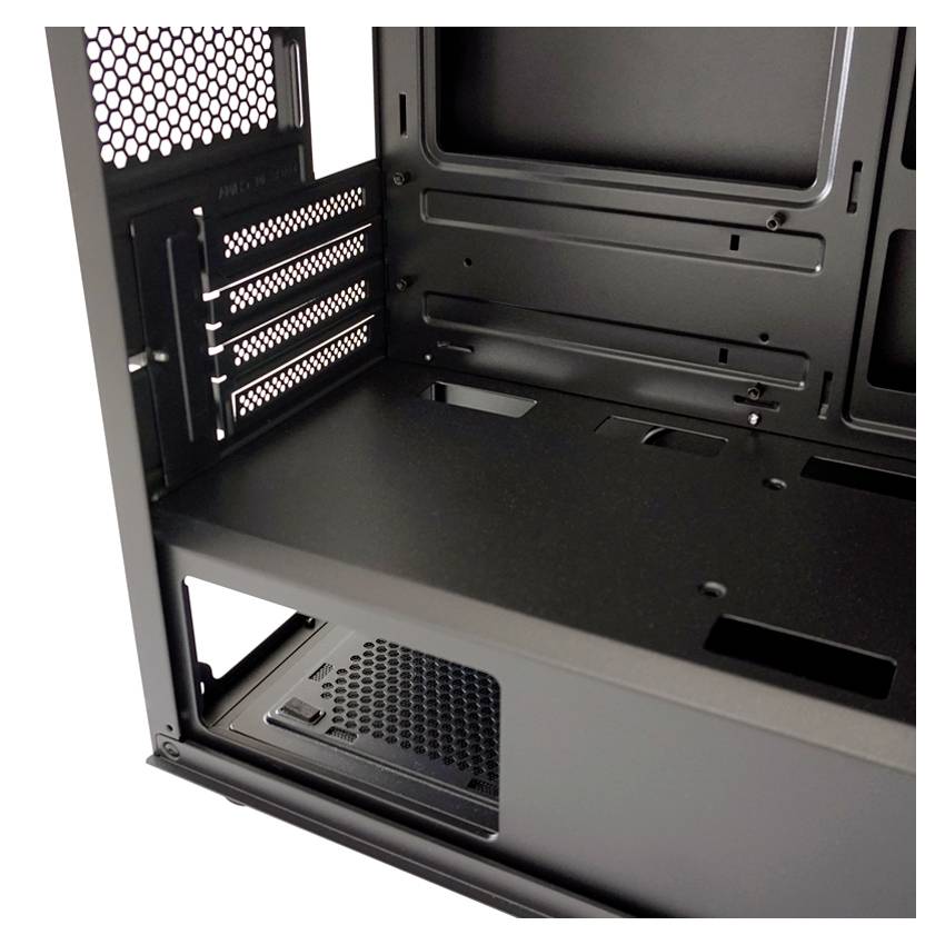 Open, leeg computerbehuizing met meerdere PCI-sleuven en een grote binnenruimte voor hardwarecomponenten.