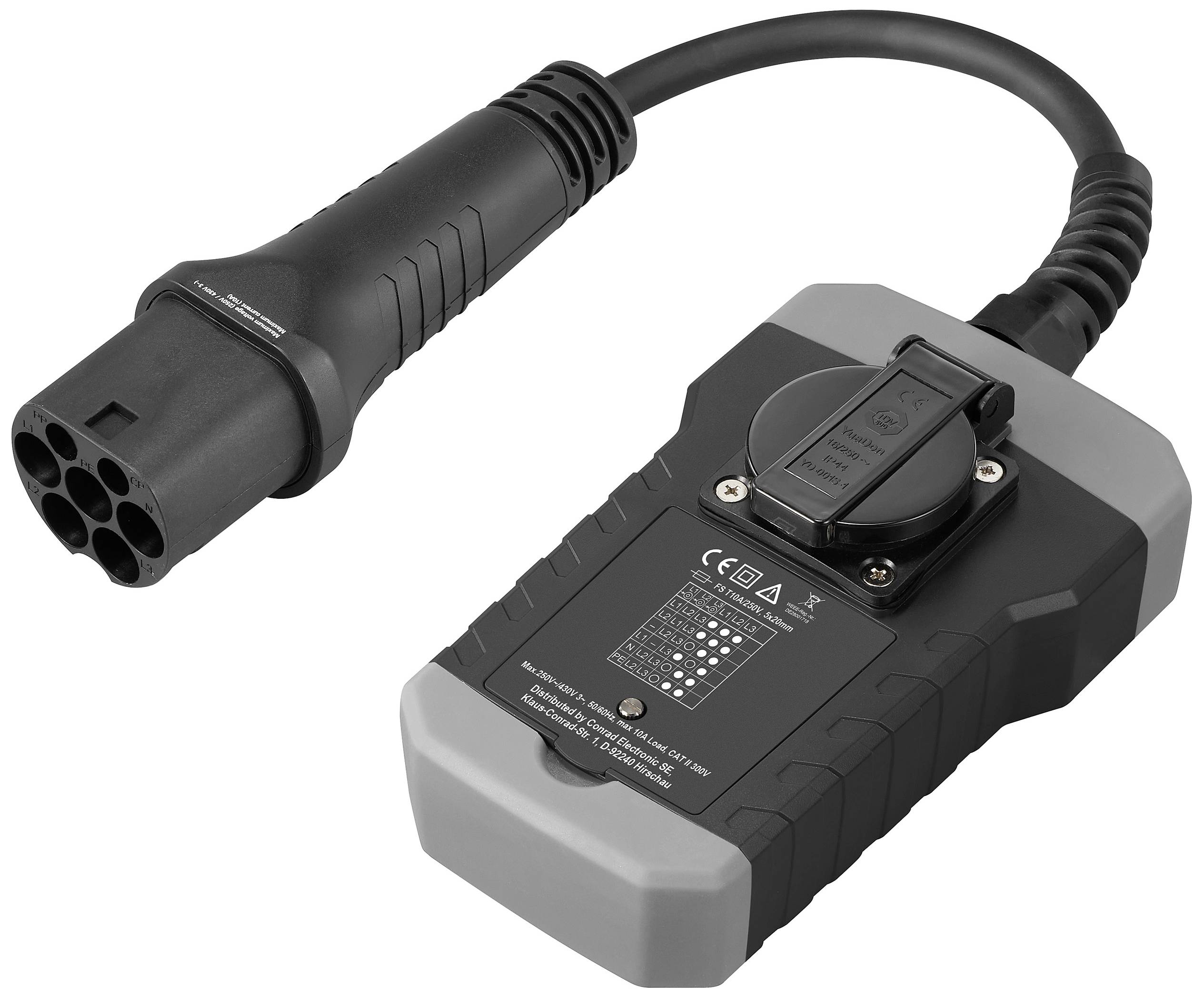 Een zwarte adapter met stekker en contactbus voor het verbinden van elektronische apparaten, geschikt voor industriële toepassingen.