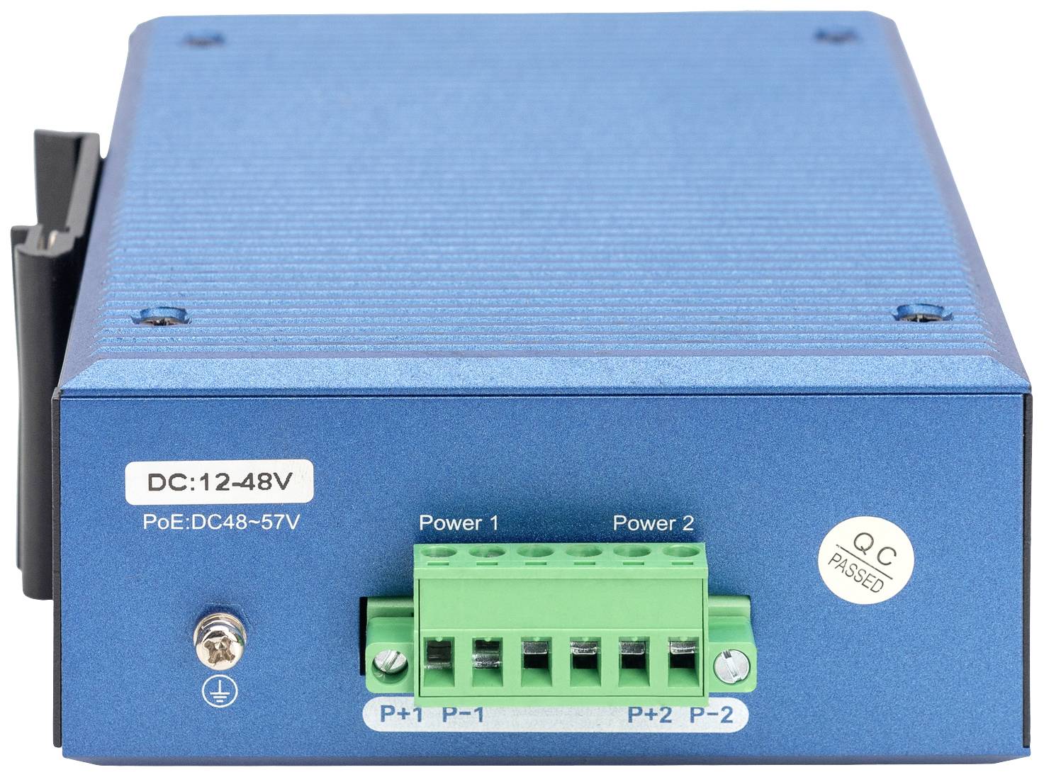Blauw metalen apparaat met groene aansluitingen aan de voorkant, voorzien van spanningsingang 'DC: 12-48V' en PoE 'DC48-57V'.