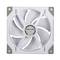 Een witte computerventilator van Phanteks met zeven gebogen schoepen in een vierkante behuizing.