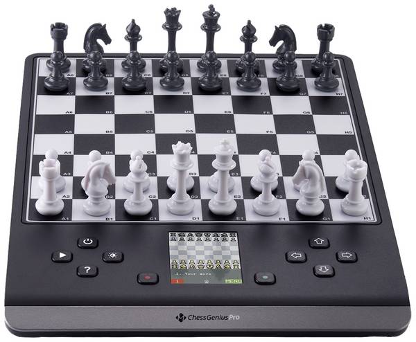 Millennium Chess Genius Pro M815 Schaakcomputer AI-functies, Magnetische schaakstukken, Druksensorbord, Kleurendisplay met verlichting