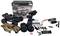 RC-modelautoset met een voertuig, reservebanden, een afstandsbediening, accessoireonderdelen, een oplader en de verpakking.