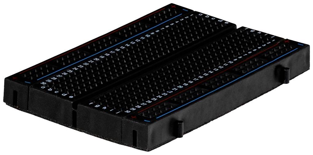 Een zwart breadboard met genummerde rijen aansluitpunten wordt getoond, nuttig voor elektronische schakelingen en prototypes.