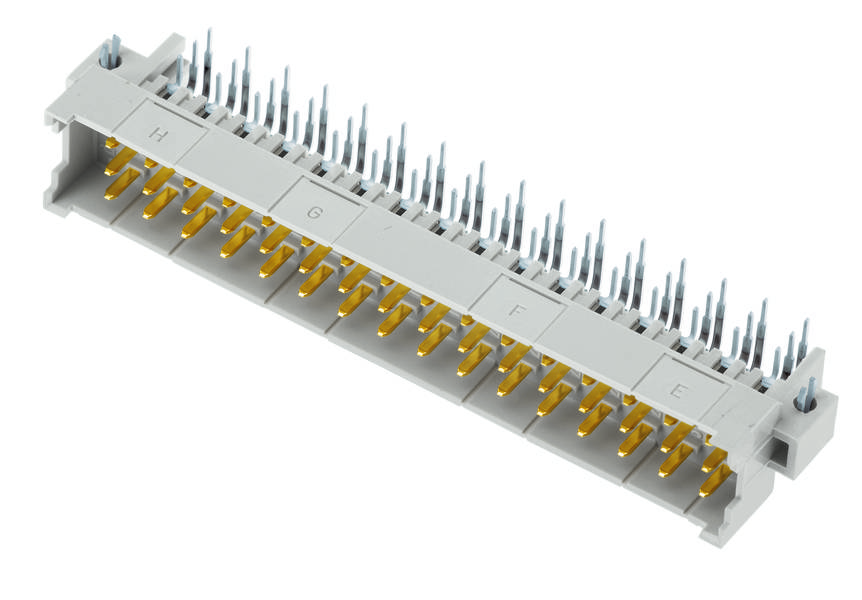 Een connector met meerdere gouden pinnen, gerangschikt in een rij. De letters E tot H zijn bovenaan gemarkeerd.