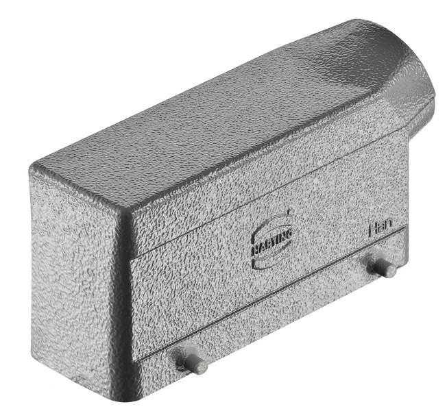 Rechthoekige grijze metalen afdekplaat met twee bevestigingsgaten en een geperst logo in het midden, waarschijnlijk bedoeld voor beschermings- of afdekdoeleinden.