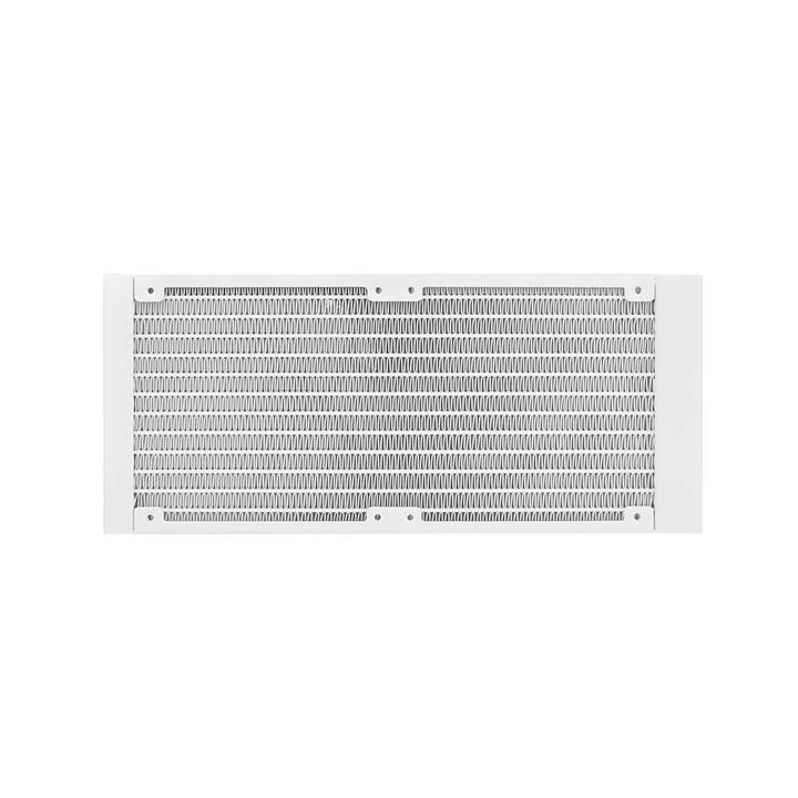 Rechthoekige metalen ventilatierooster, zilverkleurig, met gelijkmatige openingen voor ventilatie. Minimalistisch ontwerp op witte achtergrond.