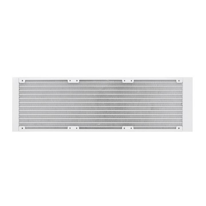 Een rechthoekig metalen ventilatierooster met fijne, gelijkmatige sleuven, dat wordt gebruikt voor ventilatie in gebouwen.