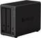 Een Synology NAS-apparaat met twee schijfsleuven, LED-indicatoren voor status en schijven aan de voorkant.