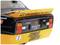 Een Fiat 131 Mirafiori Abarth met een gele achterspoiler en nummerplaat. Stickers: '131 mirafiori', 'Olio Fiat', 'Fiat Abarth'.