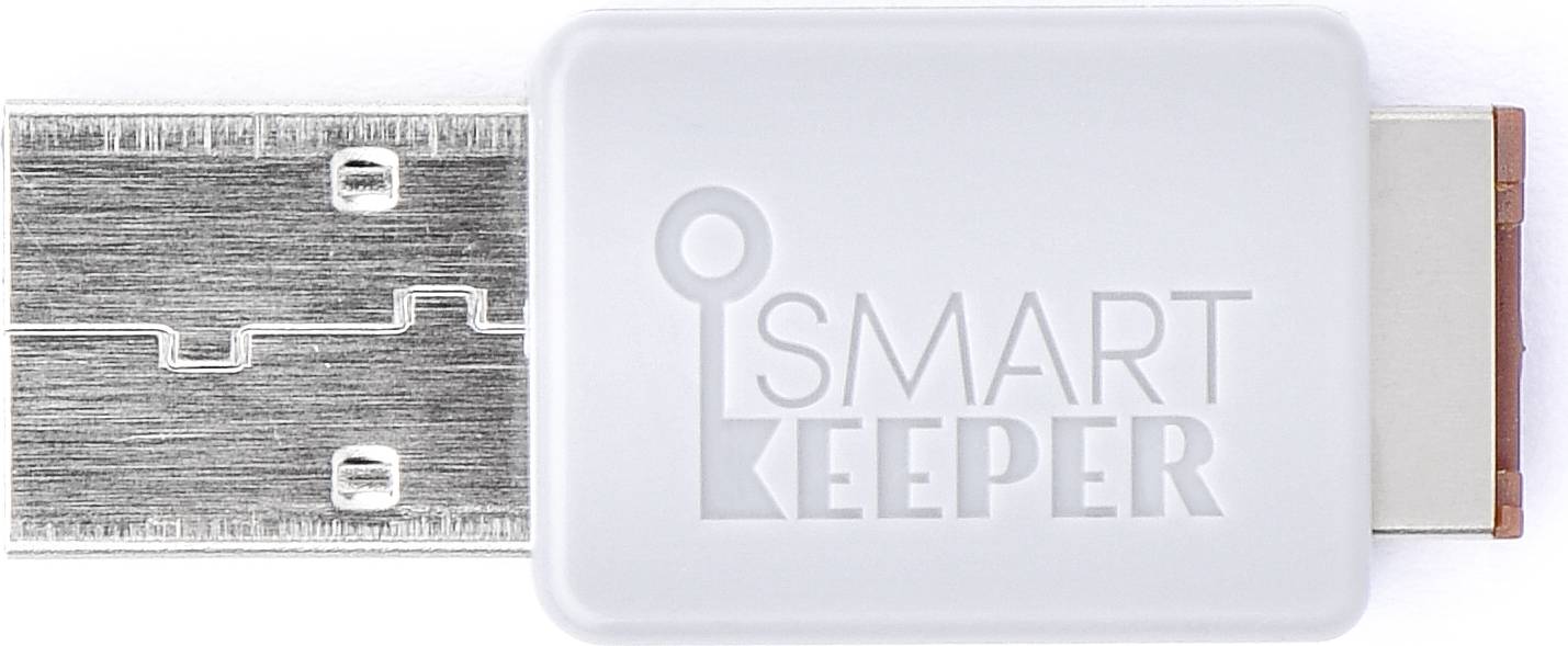 Een USB-beveiligingsapparaat met het opschrift 'SMART KEEPER' op een wit behuizing, aangesloten op een USB-poort.