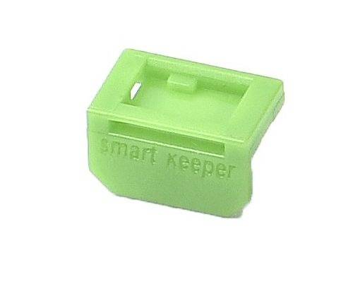 Groene USB-poortbeveiliging met het opschrift 'smart keeper', gebruikt voor fysieke beveiliging van ongebruikte USB-poorten.