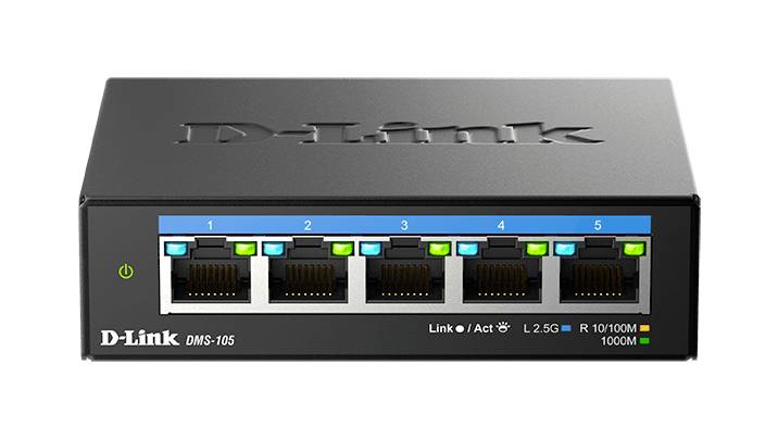 'Een zwarte D-Link netwerk-switch met vijf Ethernet-poorten. LED's tonen de status en snelheid van de verbindingen.'